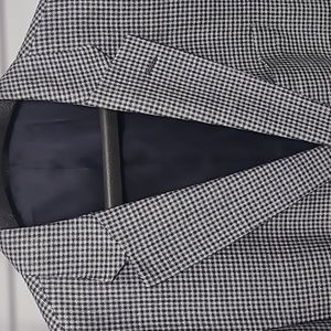 Awesome Jos.A.Bank blazer with a traditional pattern